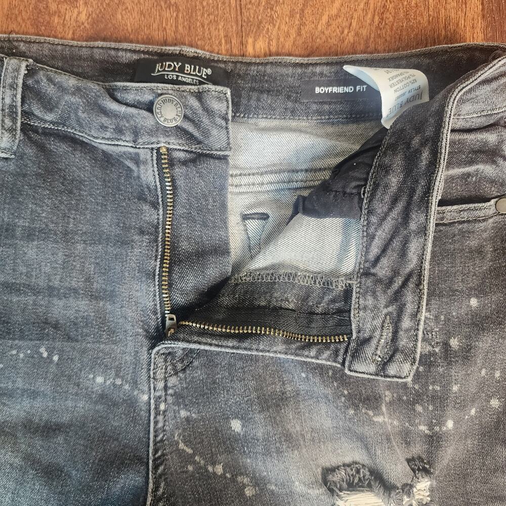 Judy Blue Black Wash Distressed High-Rise Boyfriend Fit Size 13/31 Style JB8867 - Picture 4 of 9
